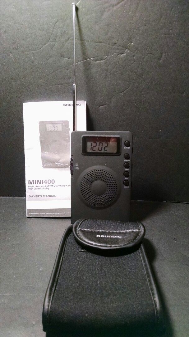 Grundig Mini400 M400 Super Compact AM/FM Shortwave Travel Radio