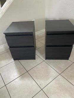 🚚Two match nightstand good condition size L14/H20/W16 free delivery🚚