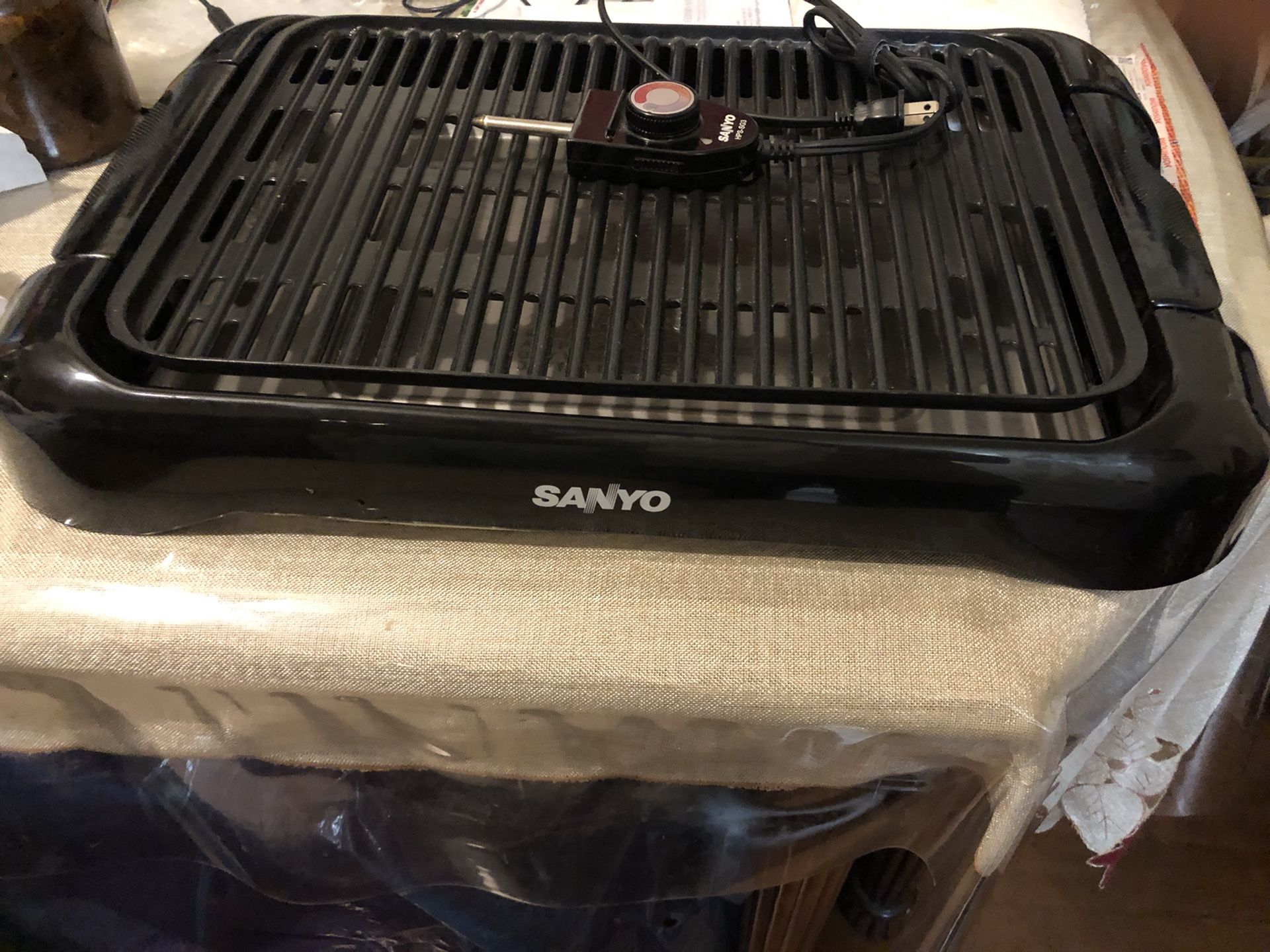 Sanyo indoor grill ( Electric )
