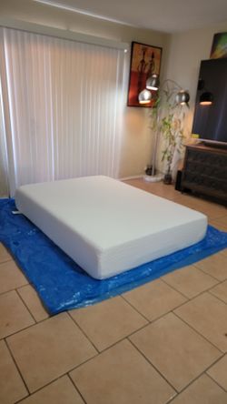 VERY NICE FULL SIZE MEMORY FOAM MATTRESS FOR SALE! IN GREAT CONDITION, FREE DELIVERY