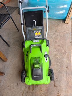 Electric lawnmower