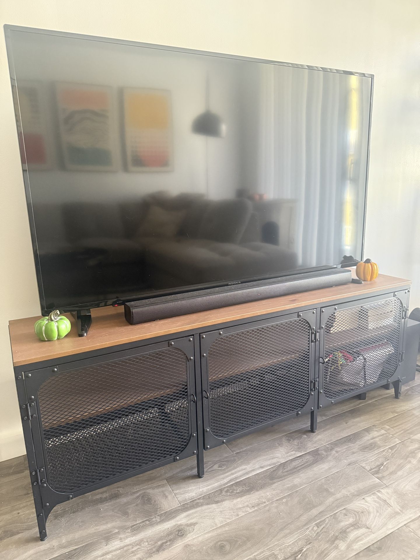 Insignia 58” Smart Fire Tv With Soundbar Included