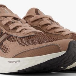 New Balance Women's Fresh Foam Arishi V4 Running Shoe Size 8