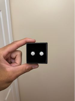 VVS1  Moissanite  earrings 0.8ct