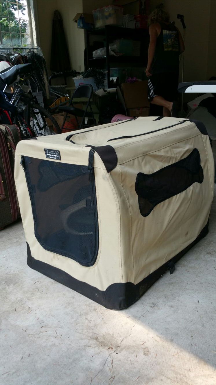 Portable dog crate. Pet nation Porta crate e2