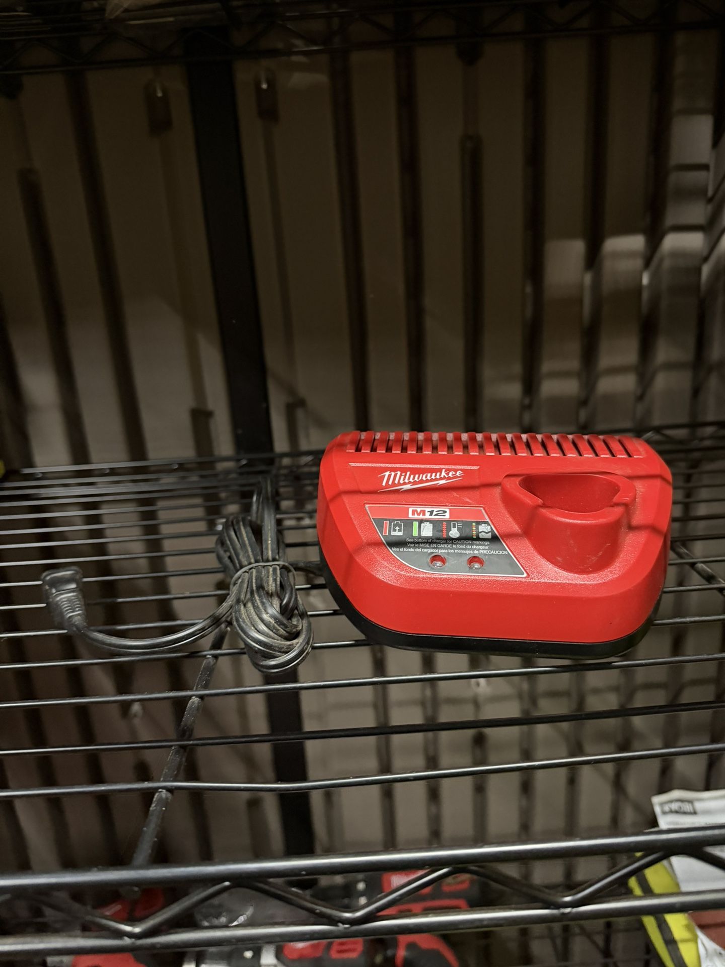 Milwaukee Charger M12 