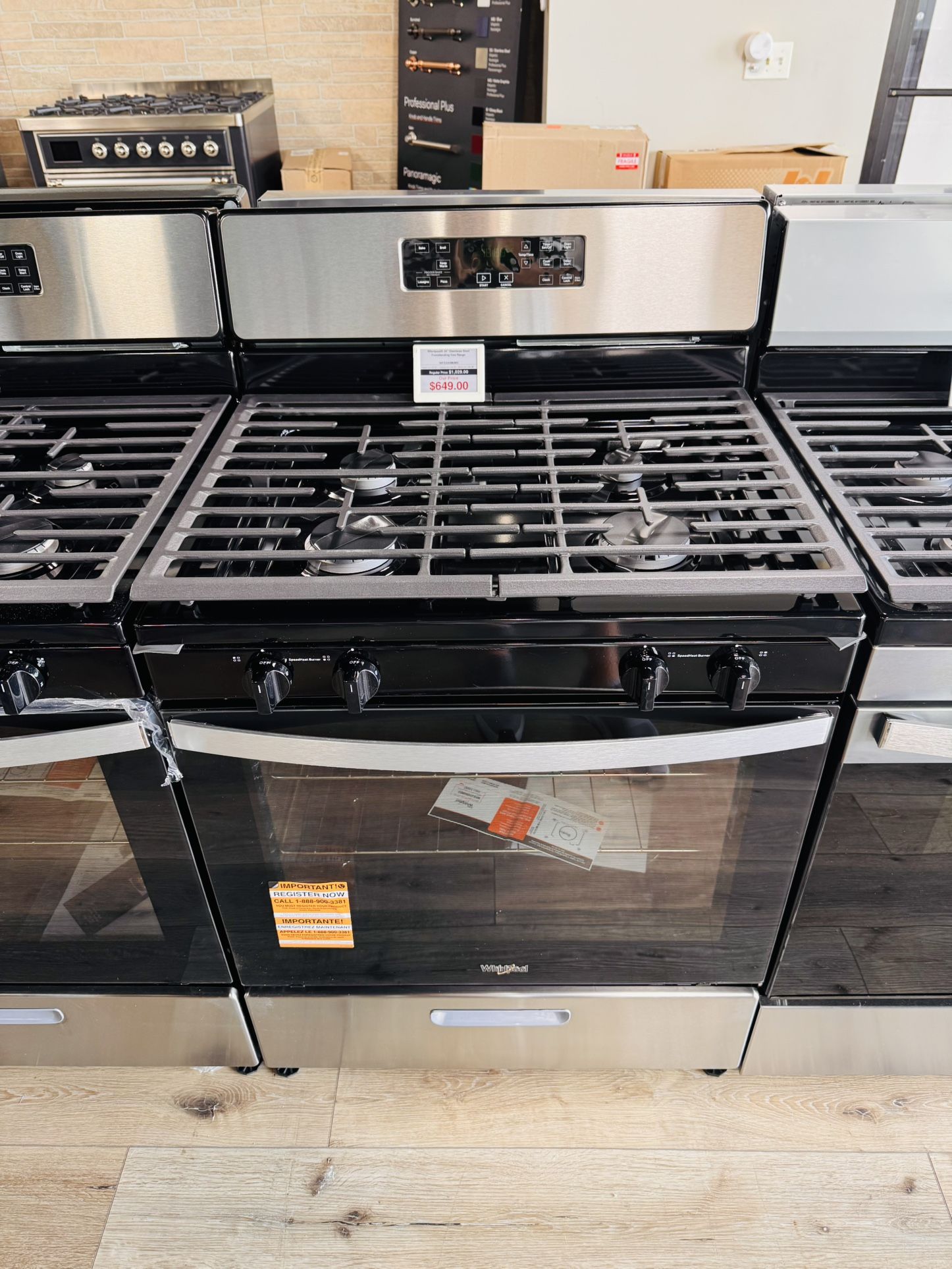 Brand-New Whirlpool 5.1 Cu. Ft. Freestanding Gas Range with Broiler Drawer WFG320moms