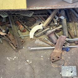 Scrap Metal 3 Or 4hundred Pounds