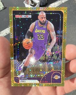 2025-26 Topps NBA Hoops LeBron James Light Burst Gold /50 #84