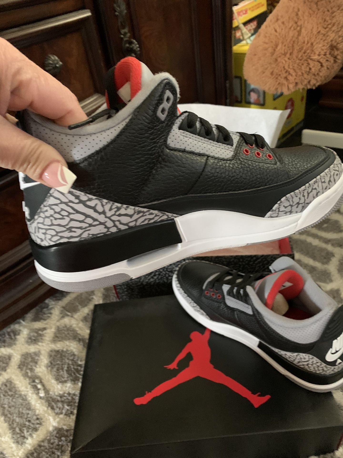 Air Jordan 3 Retro OG men size 10. Please serious buyers only and no trade in. Thank you.