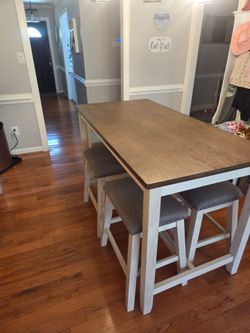 Ashley Furniture Counter Height Dining Table w/4 stools