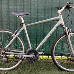 Giant Escape XL Hybrid Bike – Smooth Ride, Excellent Condition, Ready to Ride