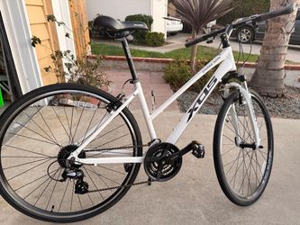 Like New XDS Women's Step-Through Hybrid Bike – 24 Speed
