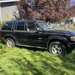 2000 Ford Explorer 