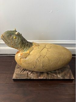 Jurassic World Carnotaurus Dinosaur Egg Hatching Lifelike 1:1 scale