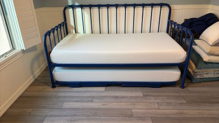 TRUNDLE TWIN BED