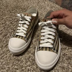 Burberry Converse (size 41)