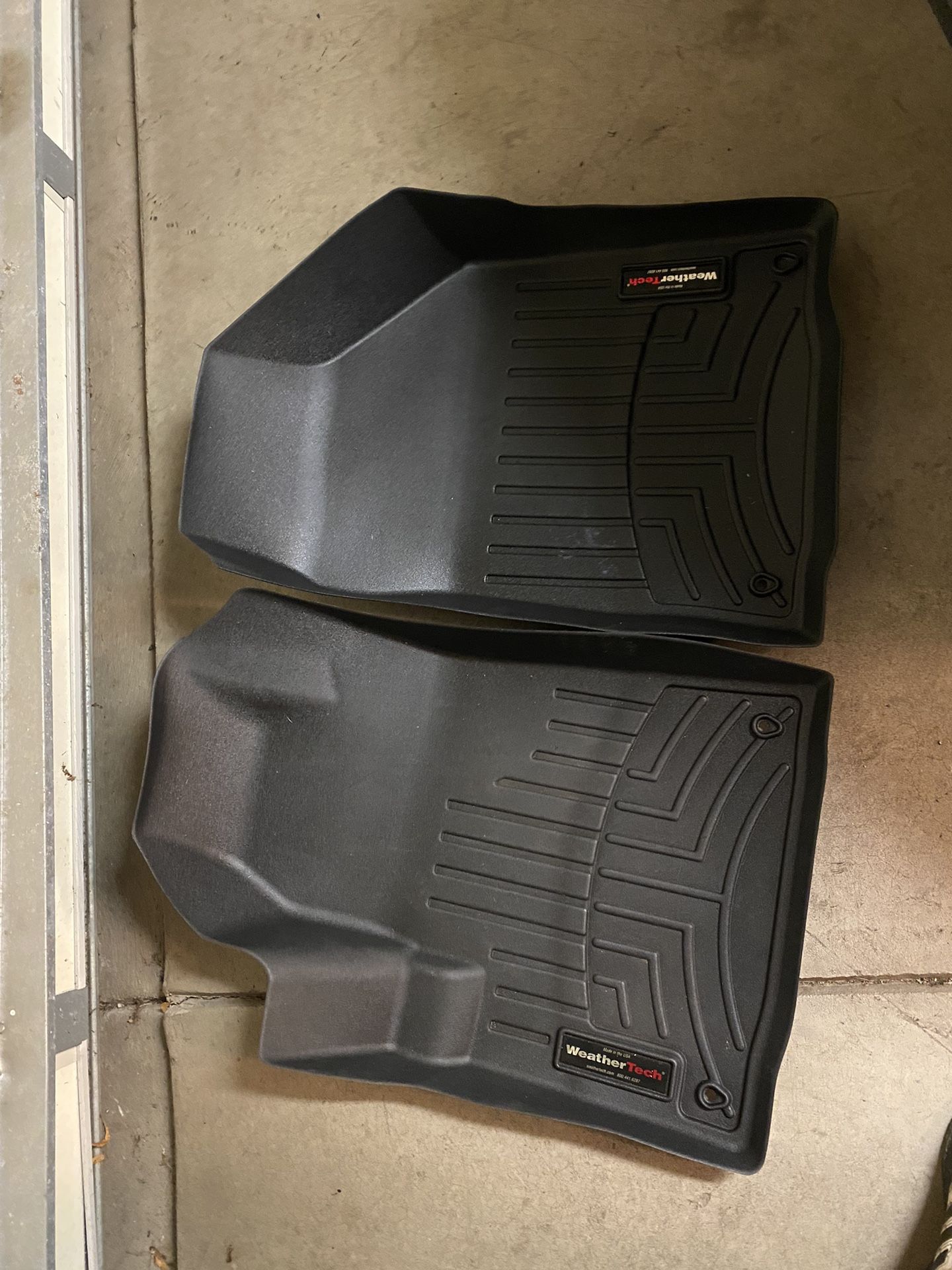 WeatherTech Custom Fit FloorLiners for Jeep Cherokee - 1st Row Black