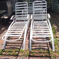 HOMECREST Patio Furniture. 2 Chase's.