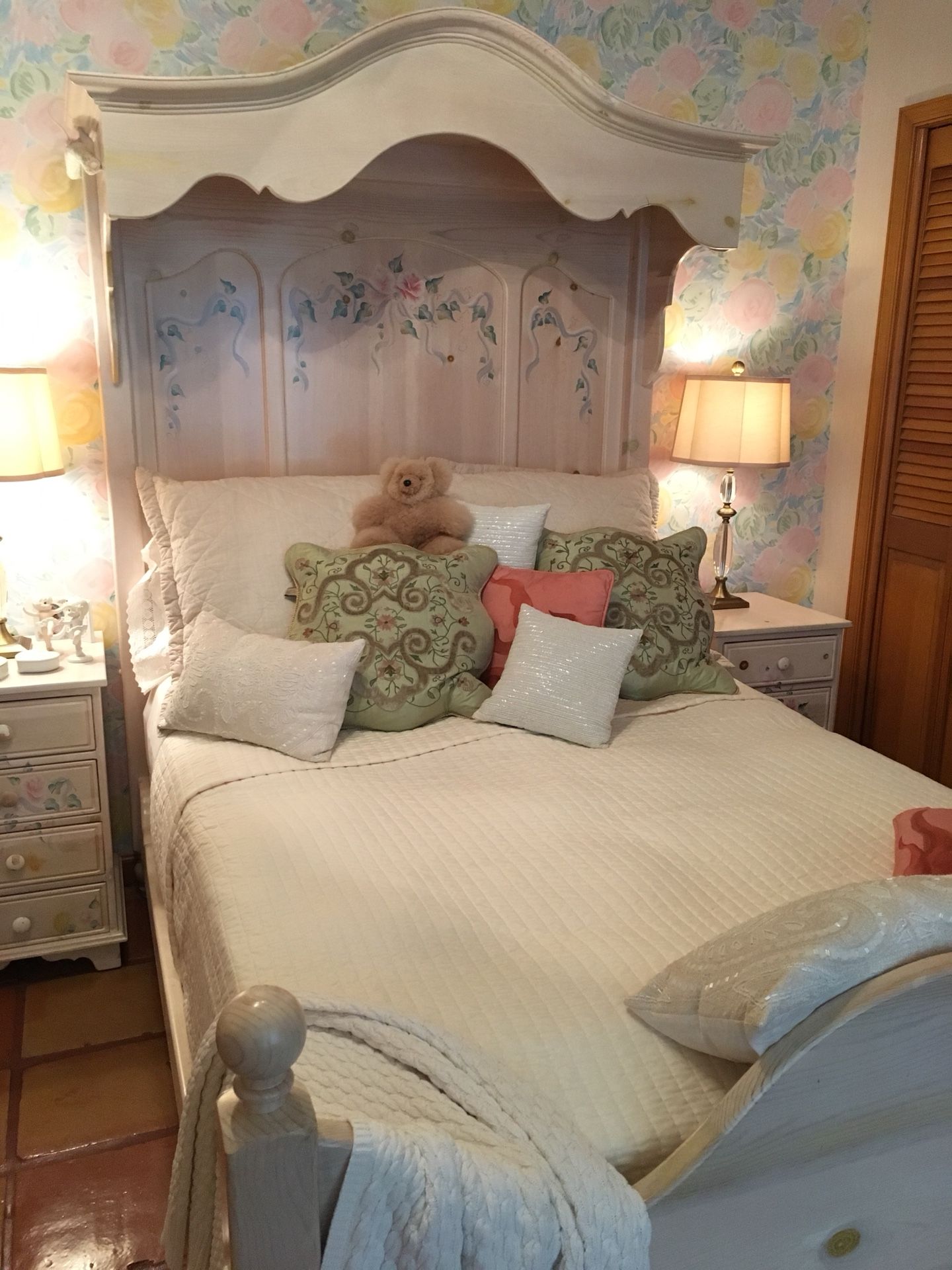 Storybook heirlooms girls bedroom set