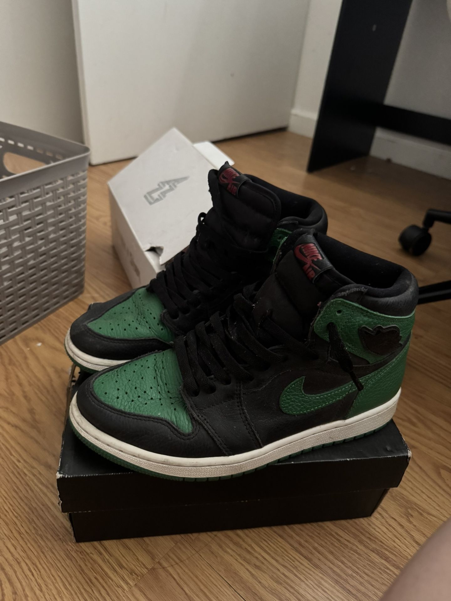 Air Jordan 1 Retro Pine Green
