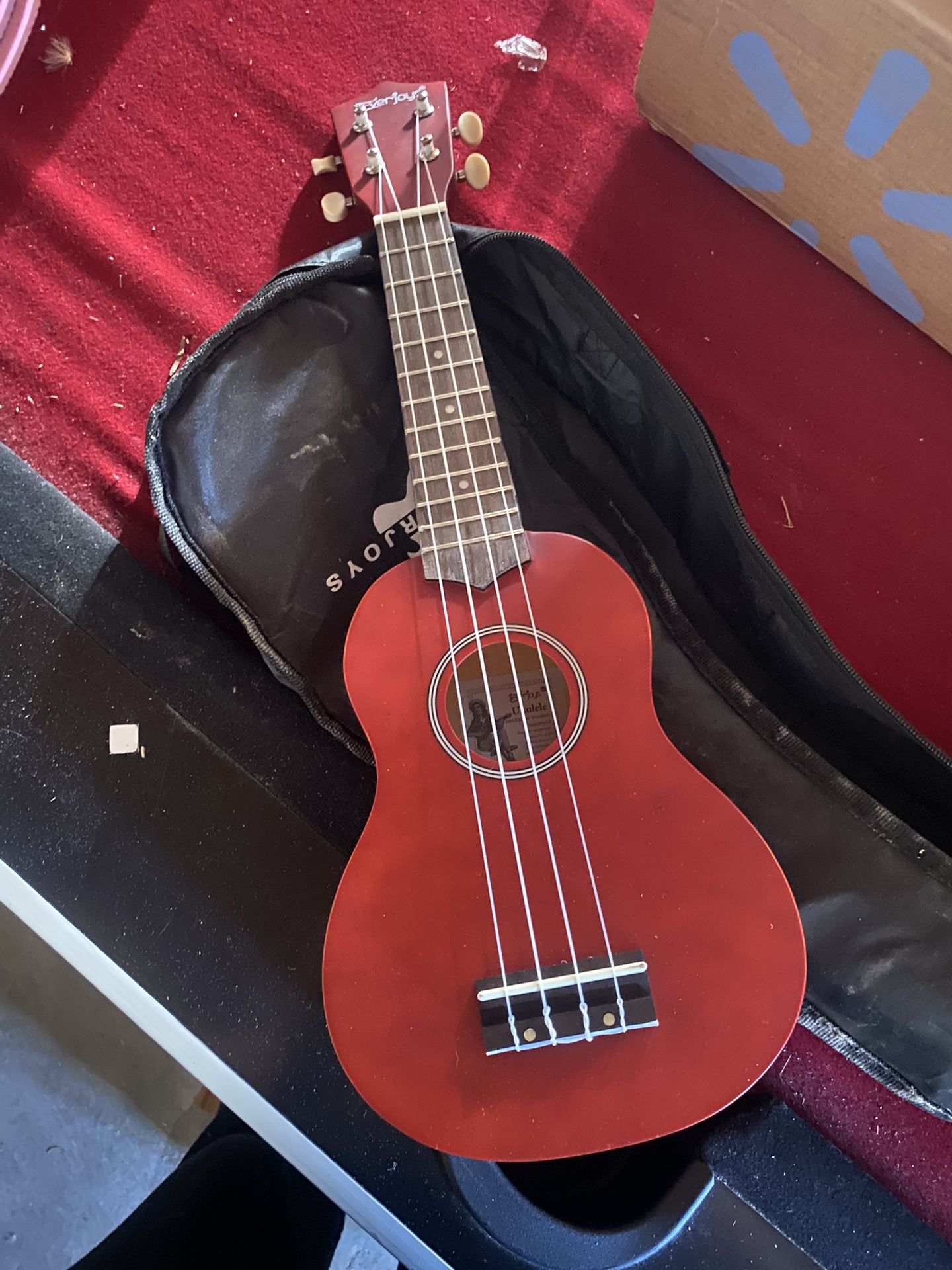 Everjoys Mahogany Soprano Ukulele Starter Kit Like New!!