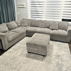 Thomasville Gray Sectional One year Old for Sale in Elmhurst IL