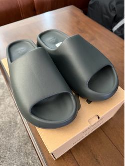 Adidas Yeezy Slide (Dark Onyx) Size US 13