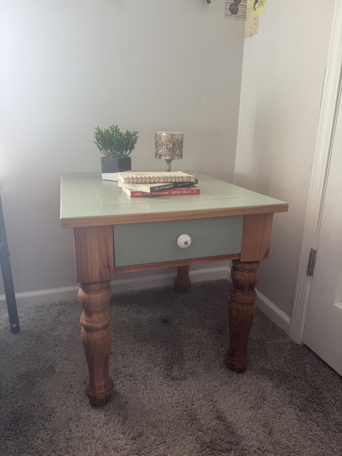 Solid oak Broyhill nightstand/endtable