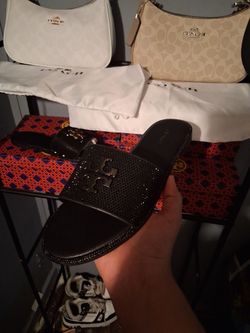 Tory burch snaddles