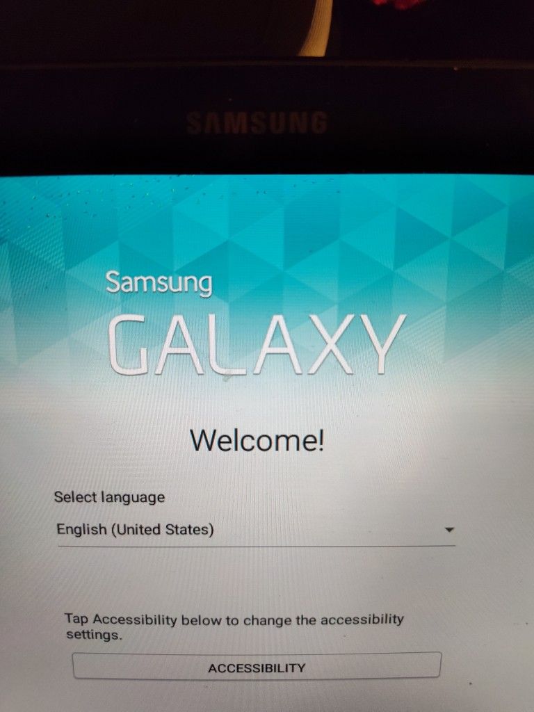 Samsung Galaxy 4 Tablet Works Great. No Charging Cable. 