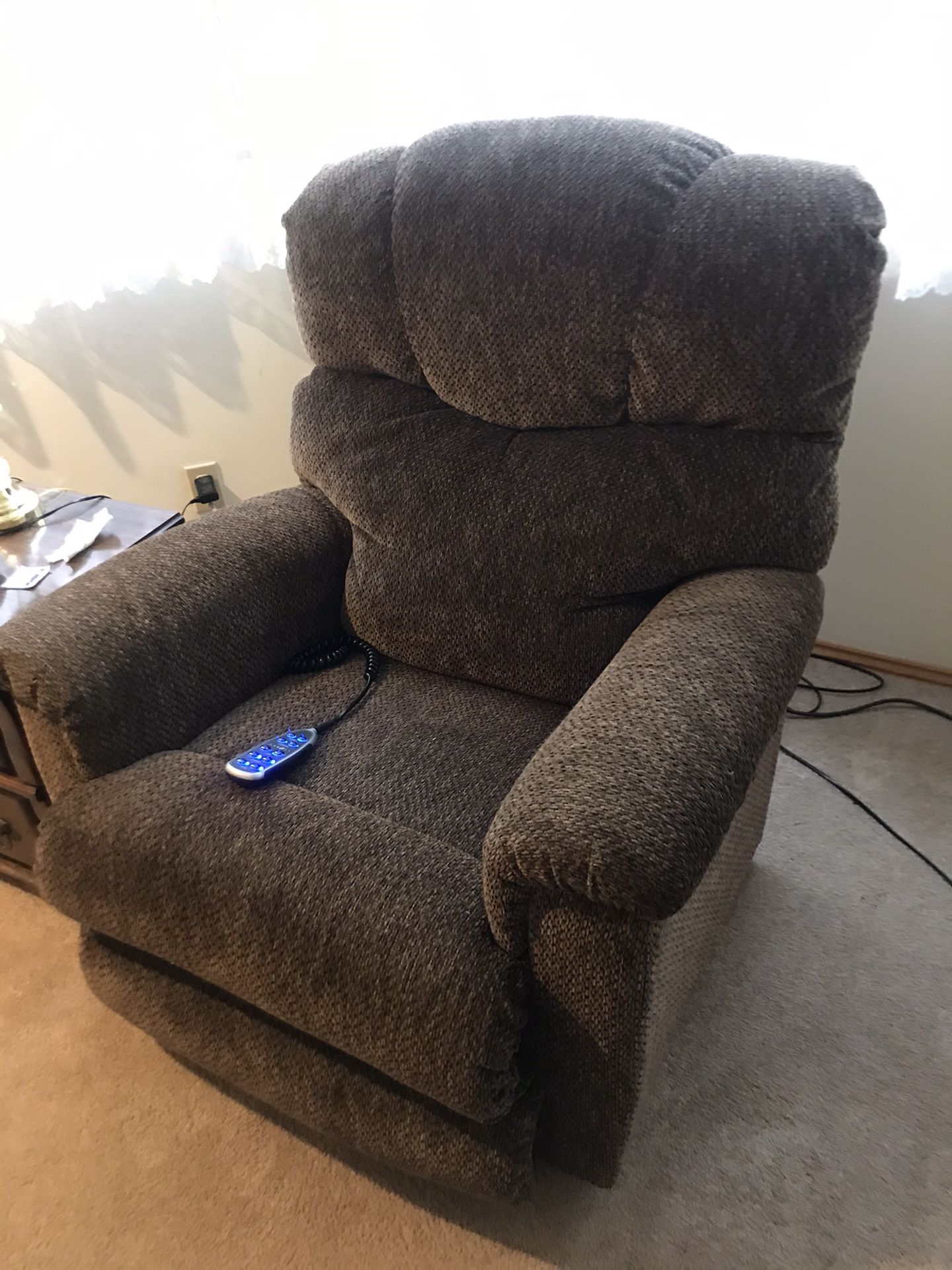 Lazy boy rocker recliner. Like new $575