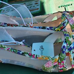 New Womens Shoes. Size 9