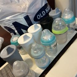 Biberones Y Vasos Dd Bebé En Buen Estado $20.00 