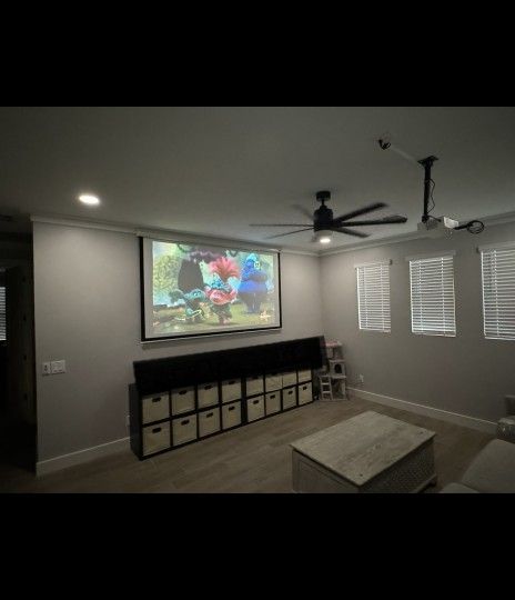 8' Retractable Screen With Projector