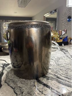 Metallic magma stool