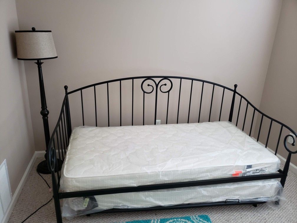 Daybed with Duo.Mattresses for Sale in Atlanta, GA OfferUp