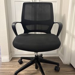 Black desk chair !