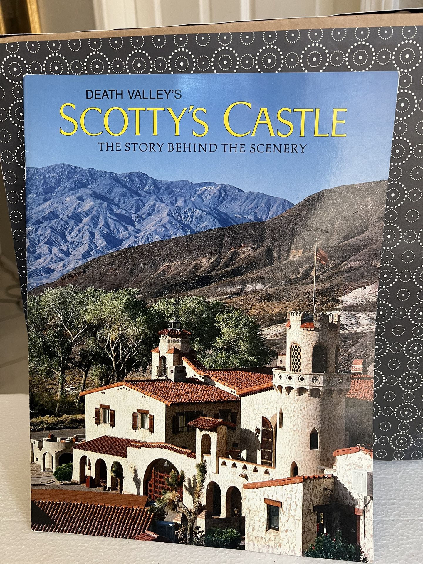 Vintage Death Valley's Scotty Castle 1986  K.C. Publishing Second Print Magazine