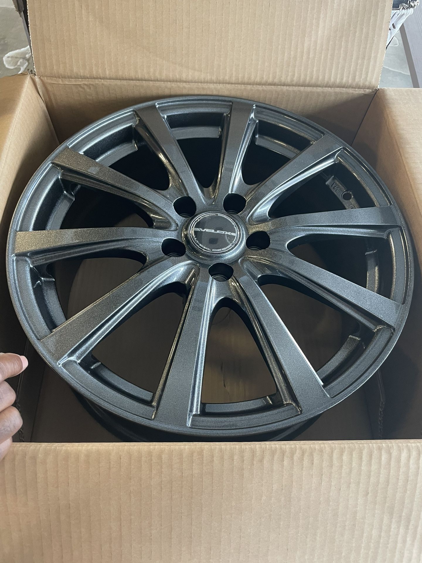 17”Velox Nirvana Black Metallic Alloy Wheel 5x108