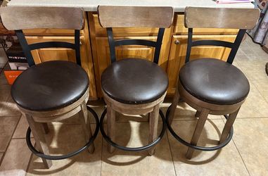 (3) Bar Stools -Countertop Height.