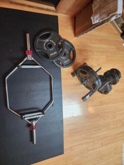 Hex Trap Bar with Fitness Gear 45 lb Weight Plates, Weight Tree and Clamp