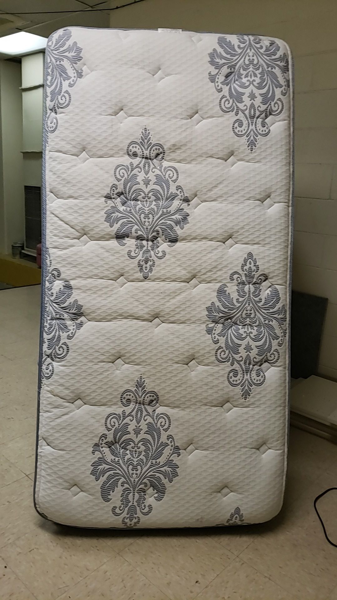 Twin size bed mattress