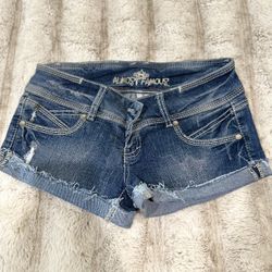 Women’s Short, Size 3