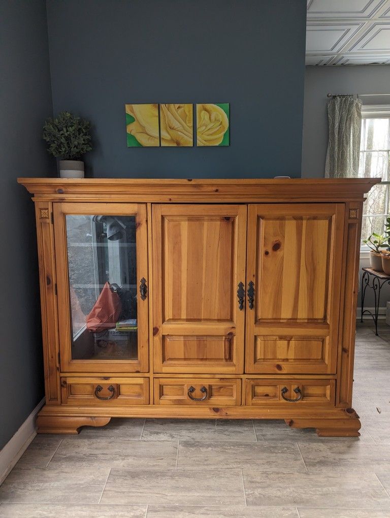 Broyhill Oak Mudroom Entry Storage Or Entertainment Center 