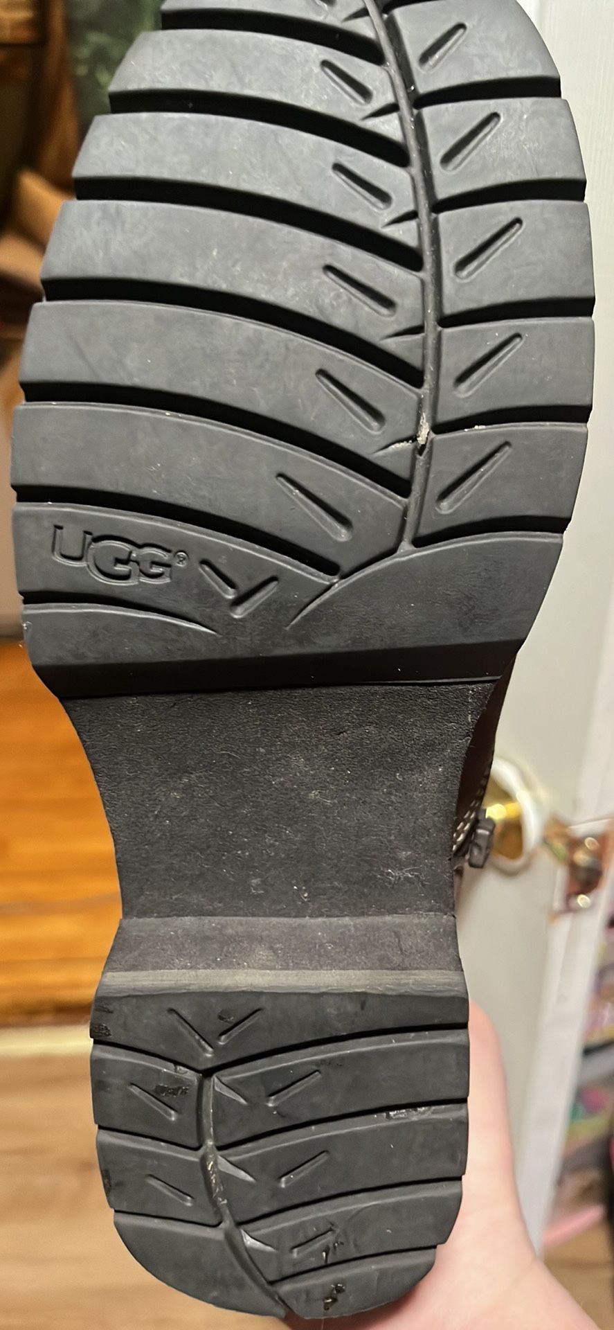 Size 4 Ugg boots