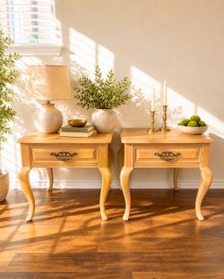 Vintage Thomasville Queen Anne Nightstands – Solid Wood French Provincial End tables