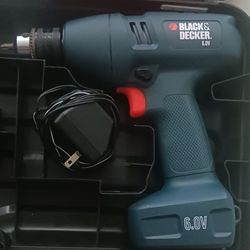 Black & Decker Cordless Drill w/bit Set