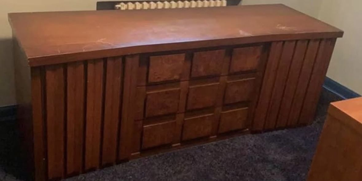 Vintage Mid century modern credenza / sideboard / buffet - Brand: United Furniture Corporation