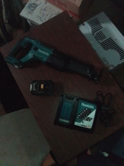 Makita  sawzaw battery charger and battery